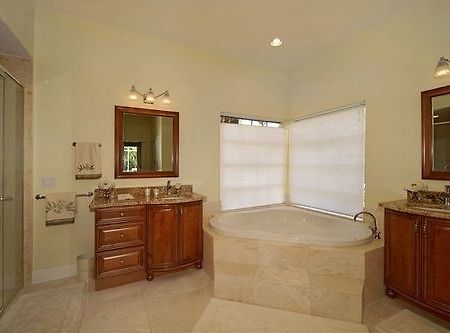 Villa Aruana Кейп Корал Екстериор снимка
